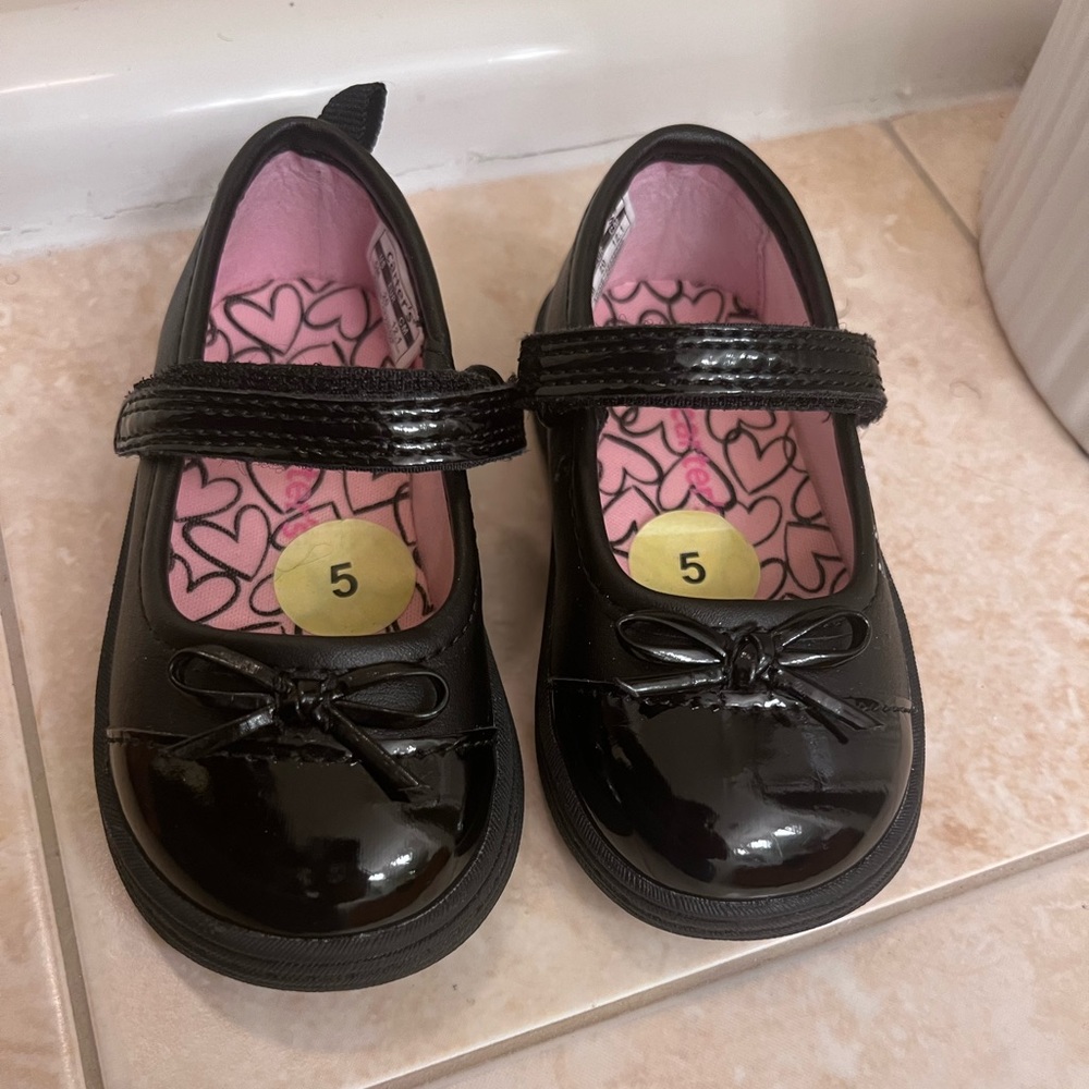 Carters 5T Black dress shoe